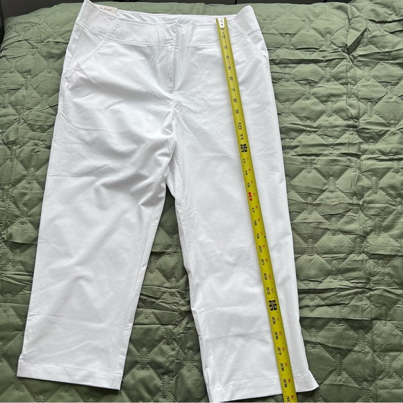 ***NWT***The Black Dog Ladies Capris color White - Picture 8 of 11